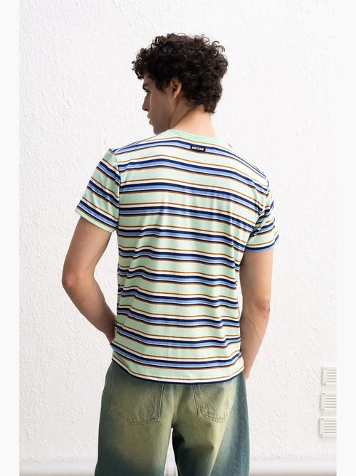 Camiseta de rayas con cuello redondo y ajuste cómodo de giesto - Kiabi Camiseta de rayas con cuello redondo y ajuste cómodo de giesto - Kiabi