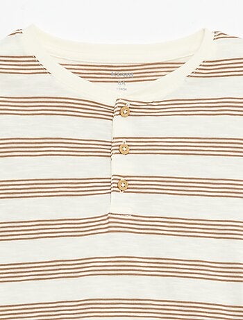 Camiseta de rayas con cuello tunecino