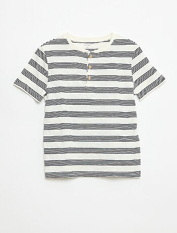 Camiseta de rayas con cuello tunecino