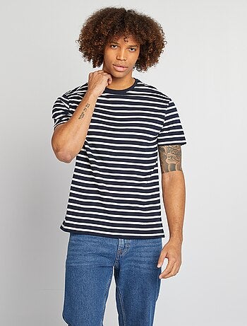 Camiseta de rayas de manga corta con cuello redondo