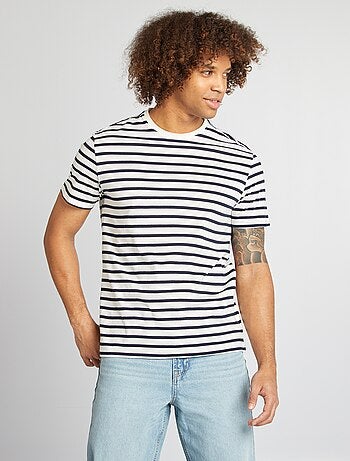 Camiseta de rayas de manga corta con cuello redondo