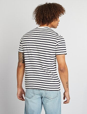 Camiseta de rayas de manga corta con cuello redondo