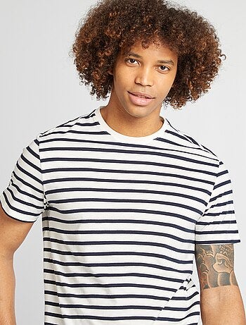 Camiseta de rayas de manga corta con cuello redondo