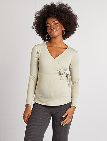 Camiseta de tejido elástico con cuello cruzado