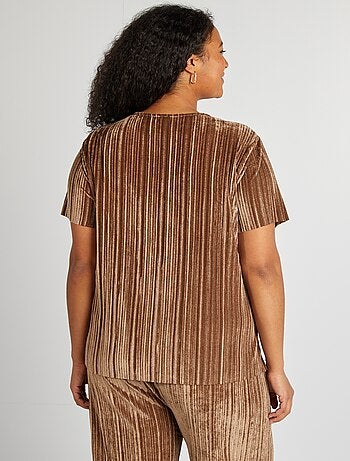 Camiseta de terciopelo con cuello de pico