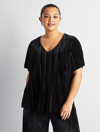 Camiseta de terciopelo con cuello de pico
