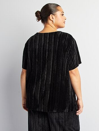 Camiseta de terciopelo con cuello de pico