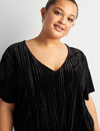Camiseta de terciopelo con cuello de pico