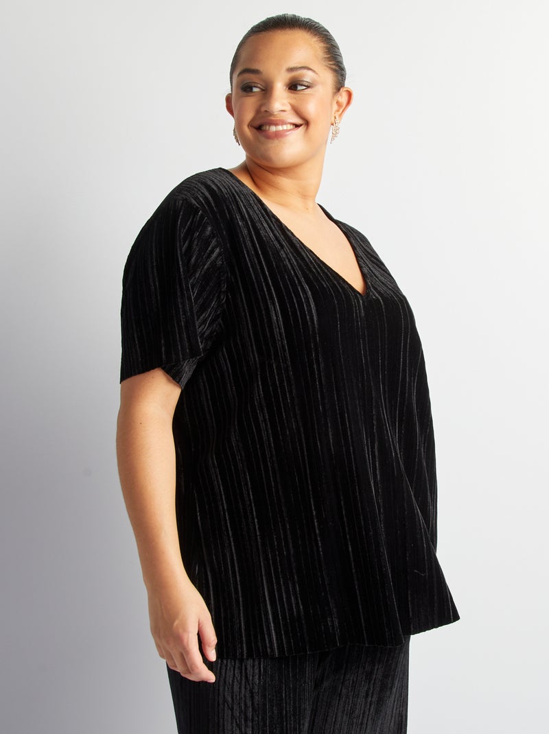 Camiseta de terciopelo con cuello de pico negro - Kiabi