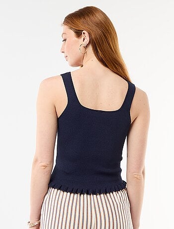 Camiseta de tirantes acanalada con abertura de botones decorativa en la parte delantera