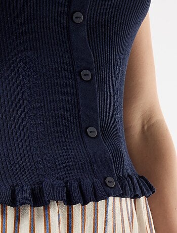 Camiseta de tirantes acanalada con abertura de botones decorativa en la parte delantera