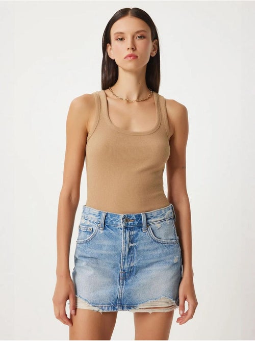 Camiseta de tirantes ajustada de algodón con cuello en u istanbul - Kiabi Camiseta de tirantes ajustada de algodón con cuello en u istanbul - Kiabi