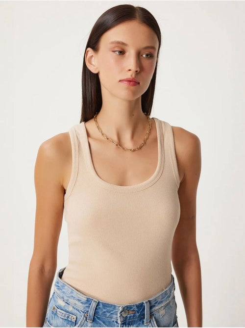 Camiseta de tirantes ajustada de algodón con cuello en u istanbul - Kiabi Camiseta de tirantes ajustada de algodón con cuello en u istanbul - Kiabi