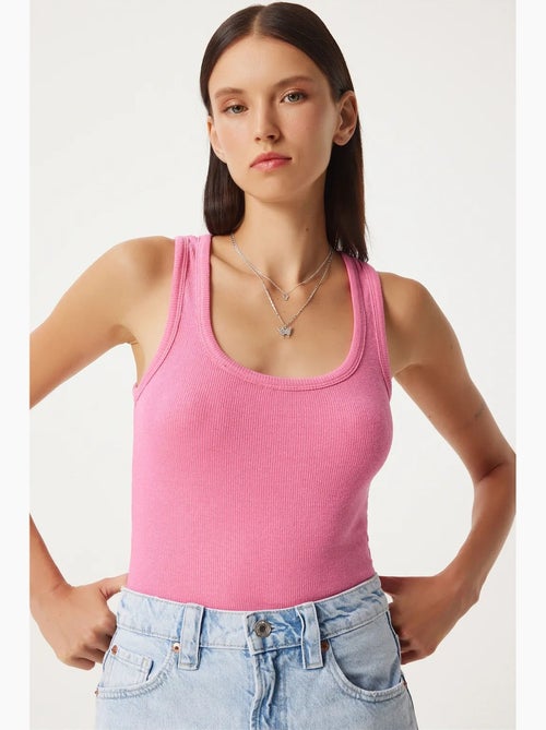Camiseta de tirantes ajustada de algodón con cuello en u istanbul - Kiabi Camiseta de tirantes ajustada de algodón con cuello en u istanbul - Kiabi