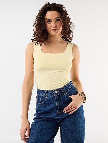 Camiseta de tirantes anchos cuello cuadrado