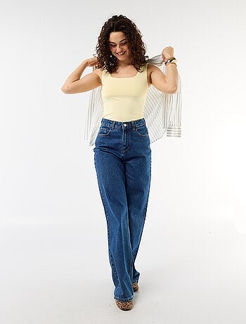 Camiseta de tirantes anchos cuello cuadrado