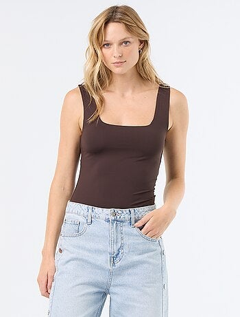 Camiseta de tirantes anchos cuello cuadrado
