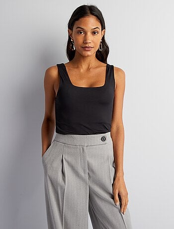 Camiseta de tirantes anchos cuello cuadrado