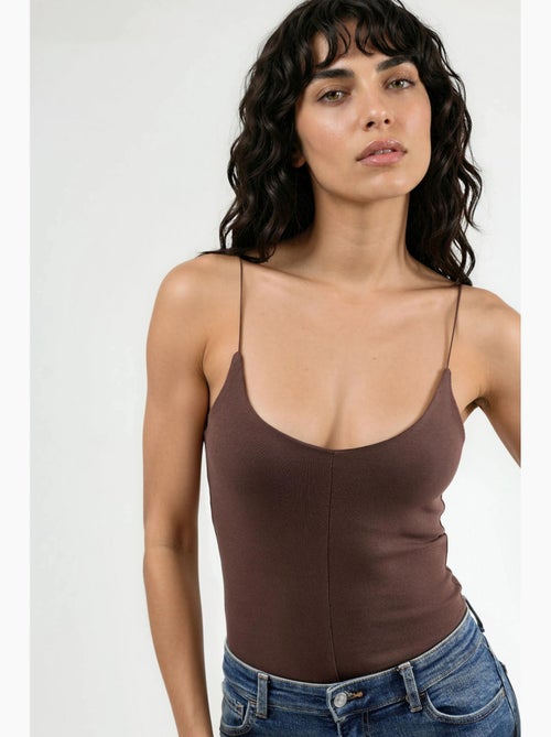 Camiseta de tirantes canalé escote redondo ajustada busem - Kiabi Camiseta de tirantes canalé escote redondo ajustada busem - Kiabi