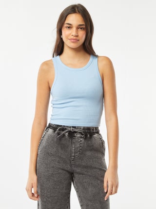 Camiseta de tirantes con cuello americano