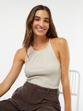 Camiseta de tirantes con cuello elástico