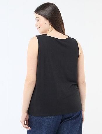 Camiseta de tirantes con cuello en pico y encaje