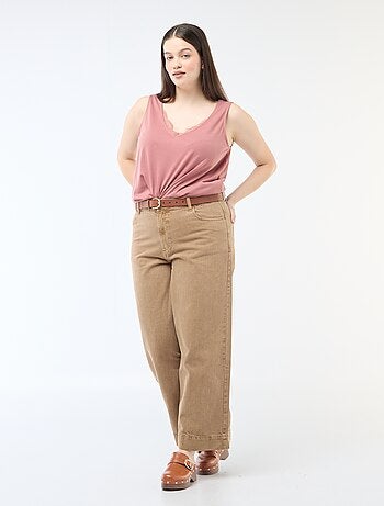 Camiseta de tirantes con cuello en pico y encaje