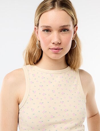 Camiseta de tirantes con sisas americanas