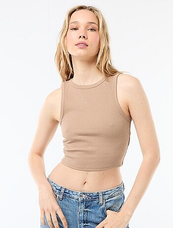 Camiseta de tirantes con sisas americanas