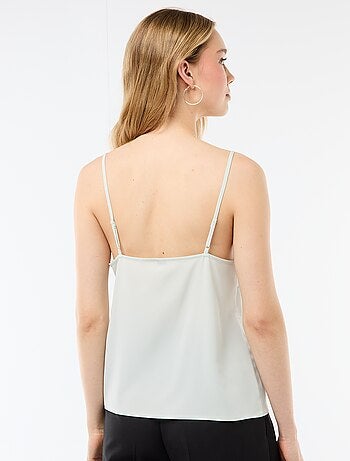 Camiseta de tirantes con tirantes finos ajustables y cuello de encaje