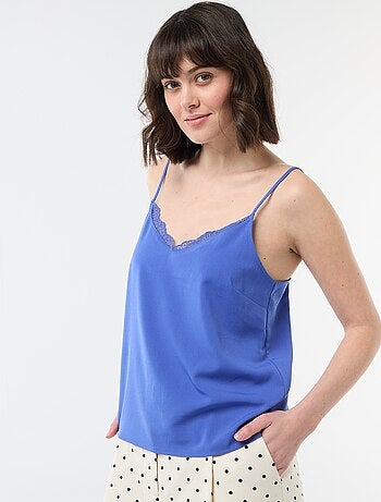 Camiseta de tirantes con tirantes finos ajustables y cuello de encaje