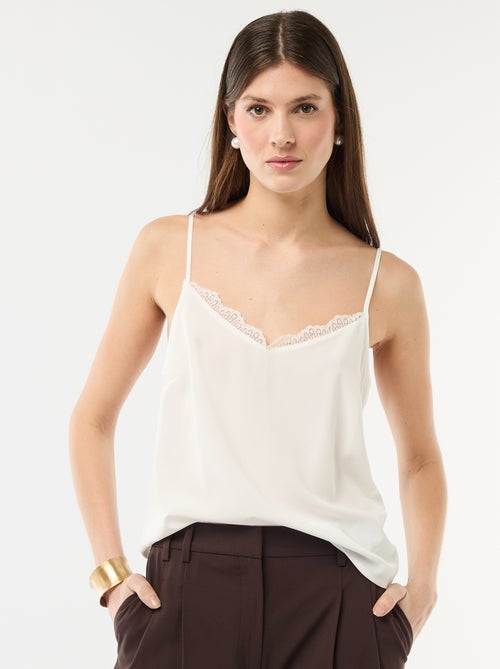 Camiseta de tirantes con tirantes finos ajustables y cuello de encaje - Kiabi Camiseta de tirantes con tirantes finos ajustables y cuello de encaje - Kiabi