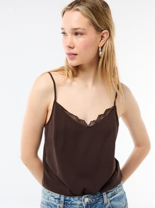 Camiseta de tirantes con tirantes finos ajustables y cuello de encaje