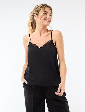 Camiseta de tirantes con tirantes finos ajustables y cuello de encaje