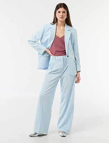 Camiseta de tirantes con tirantes finos ajustables y cuello de encaje