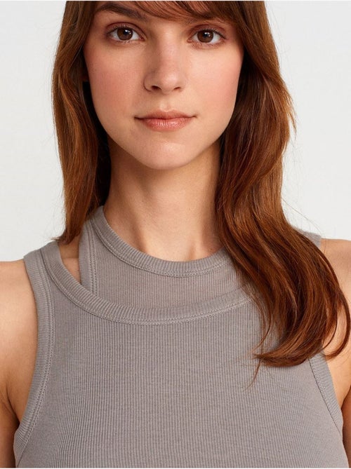 Camiseta de tirantes crop acanalada de algodón dilvin - Kiabi Camiseta de tirantes crop acanalada de algodón dilvin - Kiabi