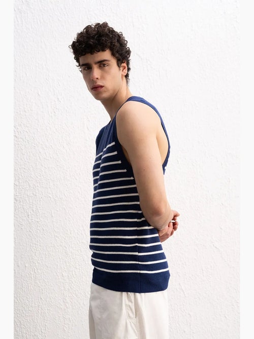 Camiseta de tirantes cuello redondo ajustada a rayas giesto - Kiabi Camiseta de tirantes cuello redondo ajustada a rayas giesto - Kiabi
