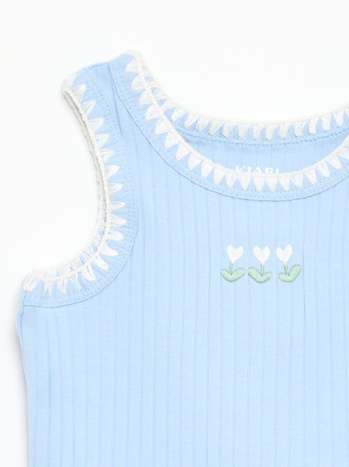 Camiseta de tirantes de canalé con bordados en las sisas - Kiabi Camiseta de tirantes de canalé con bordados en las sisas - Kiabi