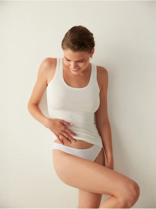 Camiseta de tirantes de mujer de mezcla de algodón con tirantes ajustables penti - Kiabi Camiseta de tirantes de mujer de mezcla de algodón con tirantes ajustables penti - Kiabi
