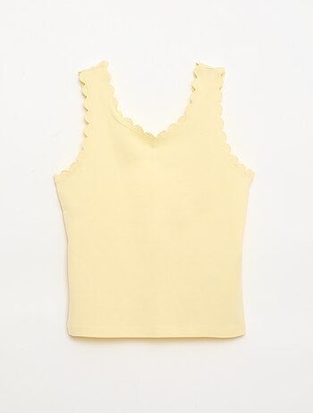 Camiseta de tirantes lisa con bordes ondulados