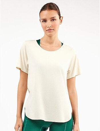 Camiseta deportiva manga corta con aperturas laterales