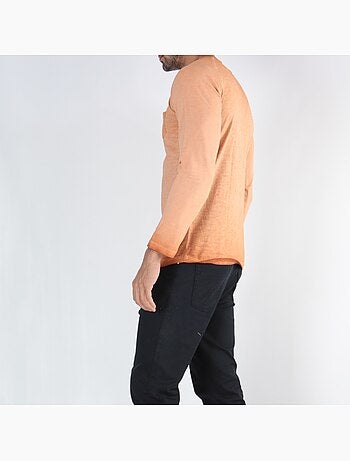 Camiseta descolorida de manga larga