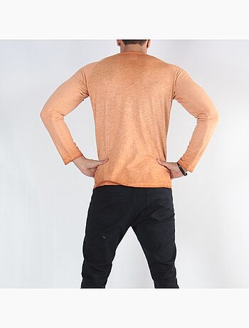 Camiseta descolorida de manga larga