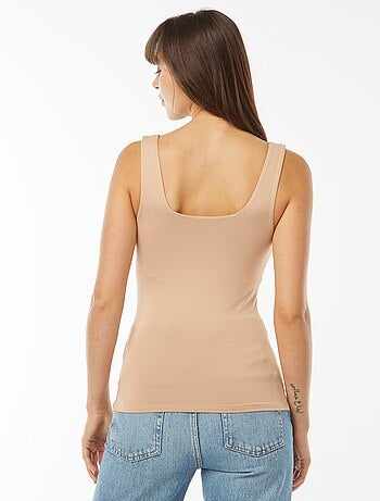 Camiseta elástica de cuello cuadrado