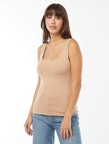 Camiseta elástica de cuello cuadrado