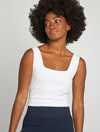Camiseta elástica de cuello cuadrado