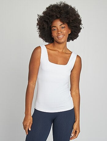 Camiseta elástica de cuello cuadrado