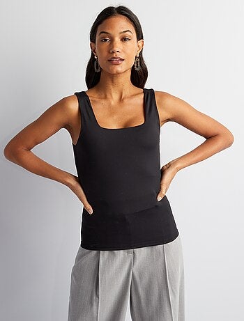 Camiseta elástica de cuello cuadrado