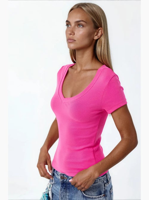 Camiseta elástica de manga corta con cuello en v busem - Kiabi Camiseta elástica de manga corta con cuello en v busem - Kiabi