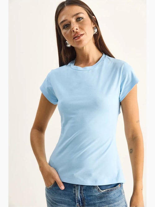 Camiseta entallada con aberturas manga corta lucci - Kiabi Camiseta entallada con aberturas manga corta lucci - Kiabi